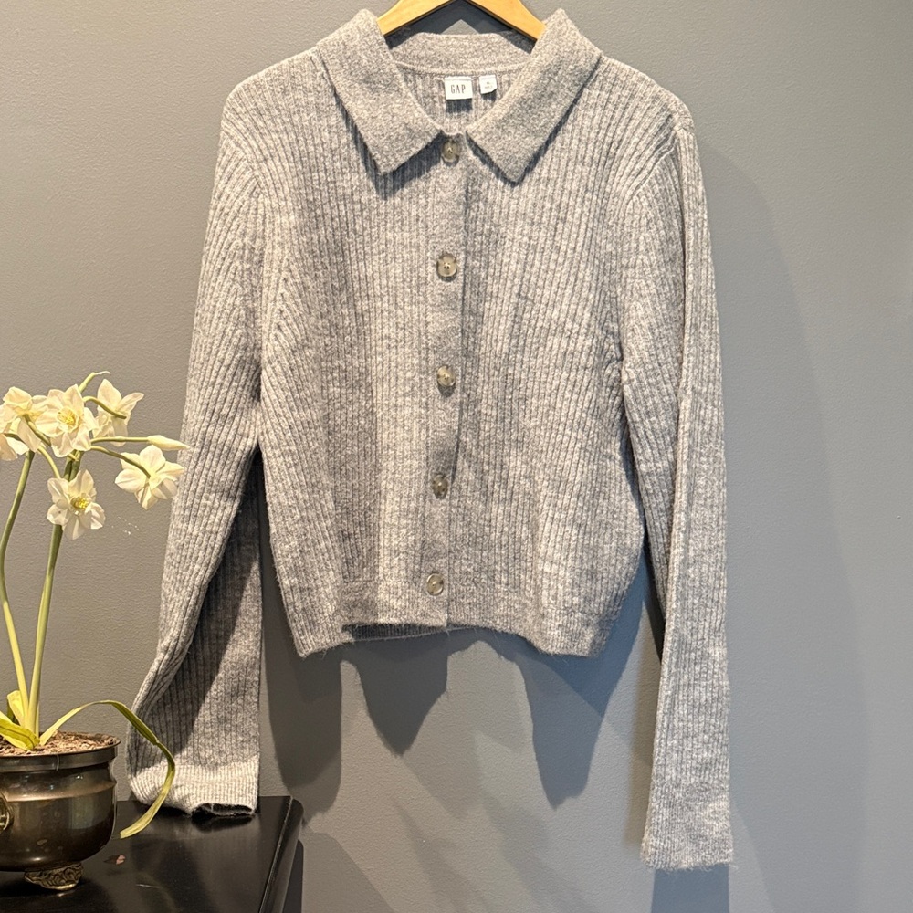 GAP sweater